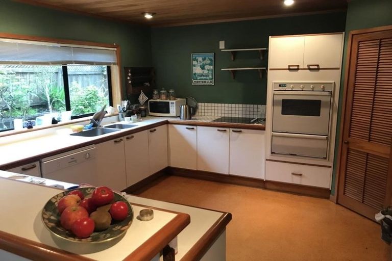 Photo of property in 3/2 Dallinghoe Crescent, Milford, Auckland, 0620