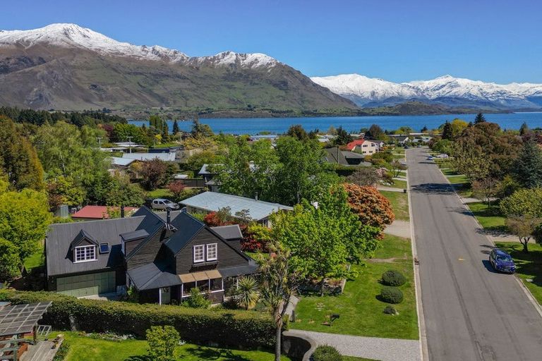Photo of property in 9 Hunter Crescent, Wanaka, 9305