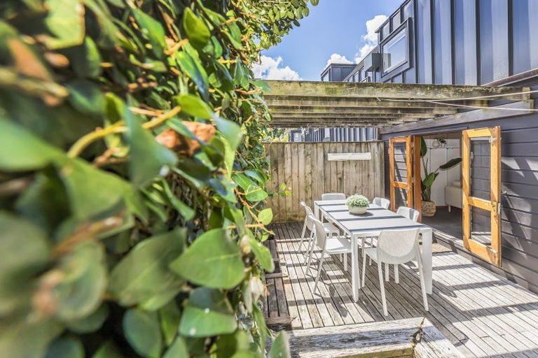 Photo of property in 70f Majoribanks Street, Mount Victoria, Wellington, 6011