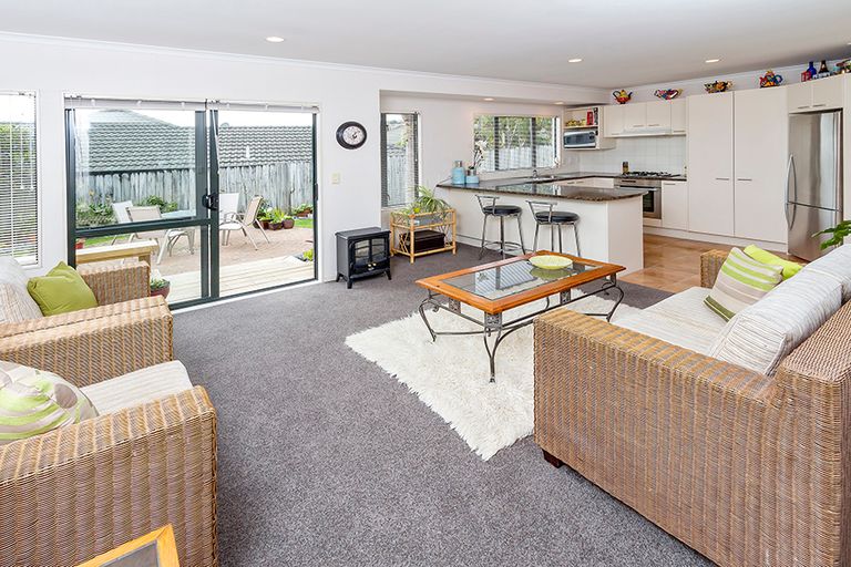 Photo of property in 20 Moyrus Crescent, East Tamaki Heights, Auckland, 2016