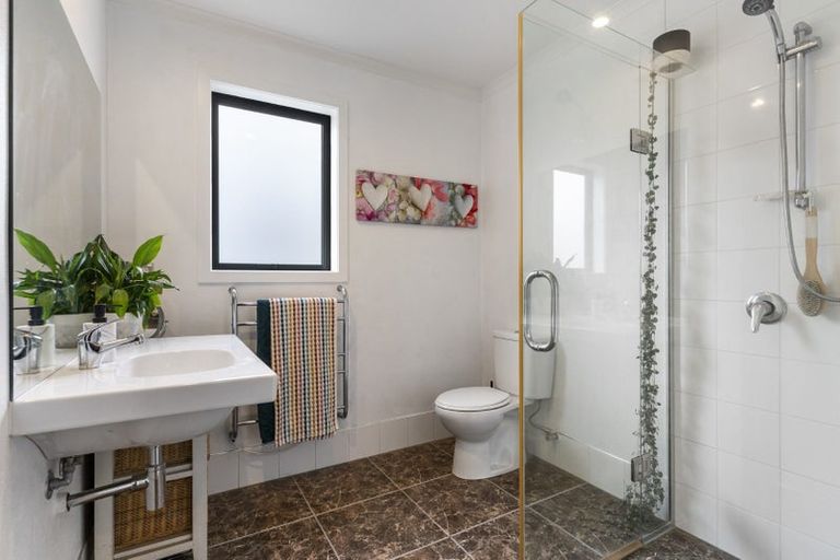 Photo of property in 33 Roland Road, Greenhithe, Auckland, 0632