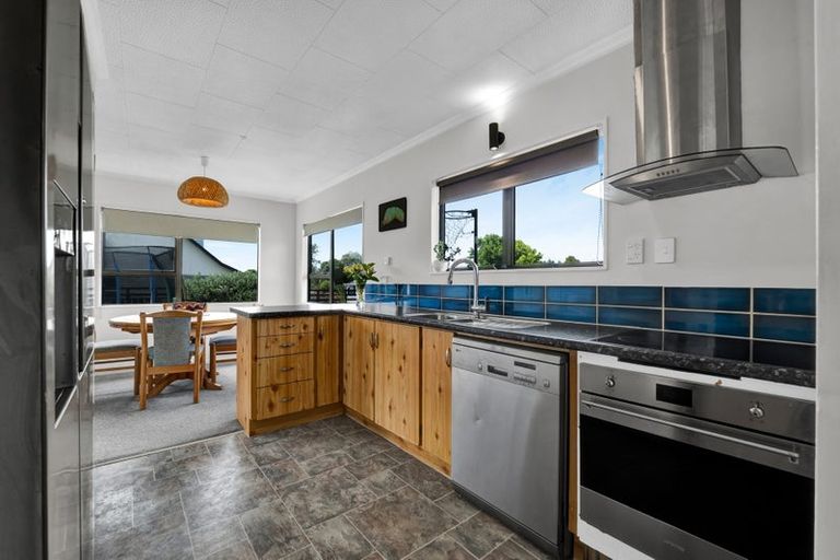 Photo of property in 28 Kowhai Street, Inglewood, 4330