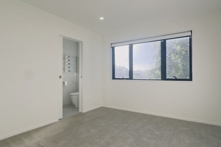 Photo of property in 10d Cantina Avenue, Bayview, Auckland, 0629