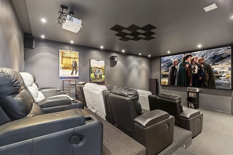 Photo of property in 56 Tamworth Crescent, Newlands, Wellington, 6037