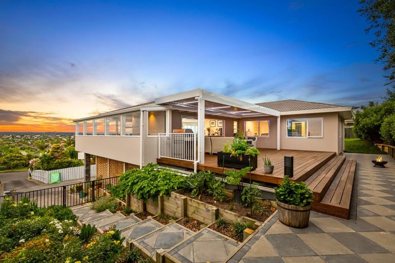 Photo of property in 22 Ballini Rise, West Harbour, Auckland, 0618