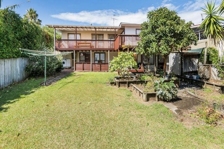 Photo of property in 20 Linwood Avenue, Forrest Hill, Auckland, 0620