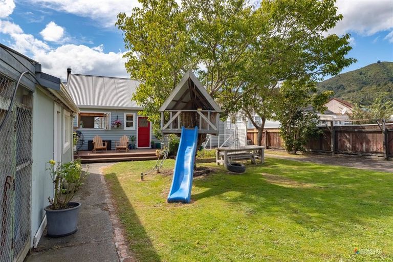 Photo of property in 19 Newcombe Street, Naenae, Lower Hutt, 5011