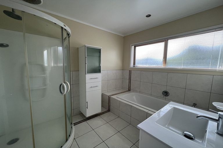 Photo of property in 10 Markham Place, Bucklands Beach, Auckland, 2012