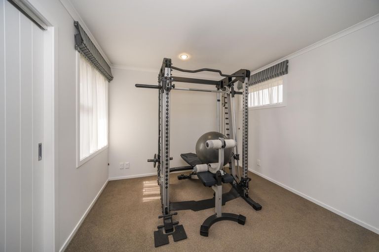 Photo of property in 15 Lorenzo Place, Kelvin Grove, Palmerston North, 4414