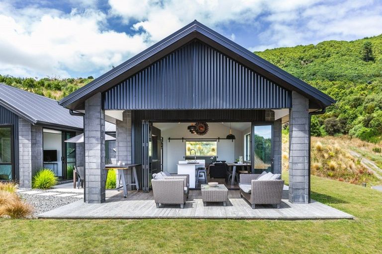 Photo of property in 13 Sparrowhawk Way, Kinloch, Taupo, 3377