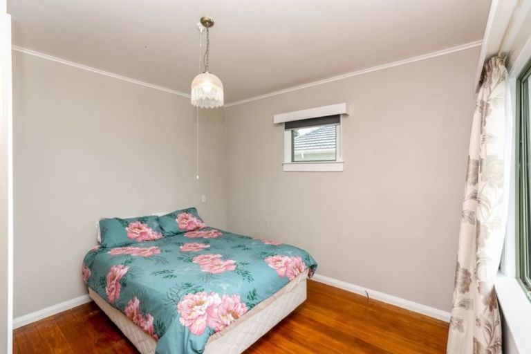 Photo of property in 17 Maratahu Street, Westown, New Plymouth, 4310