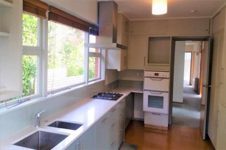 Photo of property in 304 Cannon Hill Crescent, Mount Pleasant, Christchurch, 8081