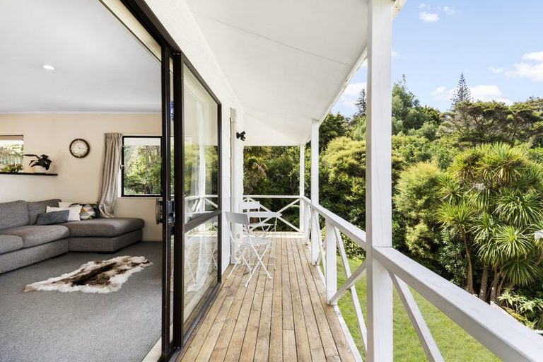 Photo of property in 1/32 Tree View Avenue, Glenfield, Auckland, 0629