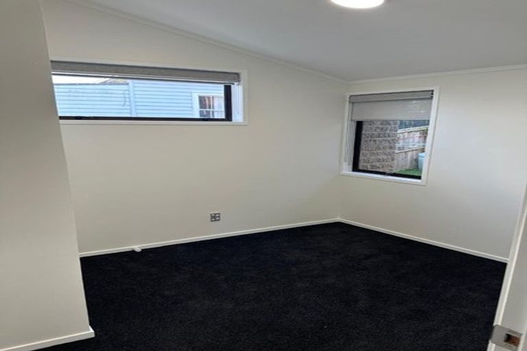 Photo of property in 2/6 Clare Place, Glenfield, Auckland, 0629