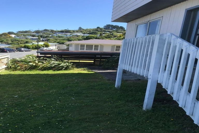 Photo of property in 26 Batchelor Street, Newlands, Wellington, 6037