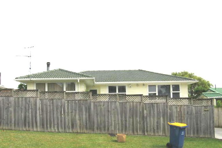 Photo of property in 15 Ranui Avenue, Ranui, Auckland, 0612