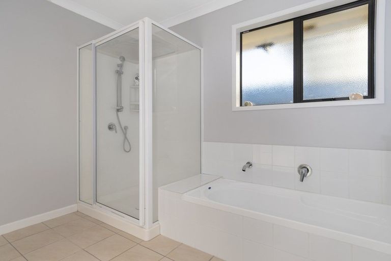 Photo of property in 10 Bransley Grove, Katikati, 3129