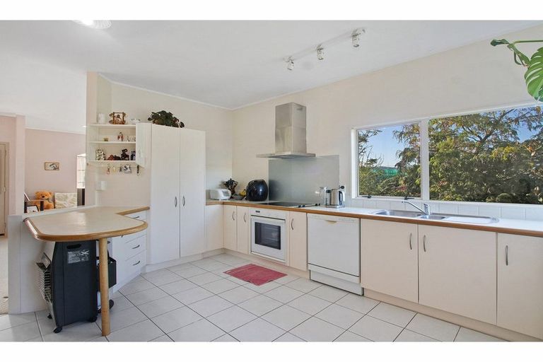 Photo of property in 4 Tern Place, Unsworth Heights, Auckland, 0632