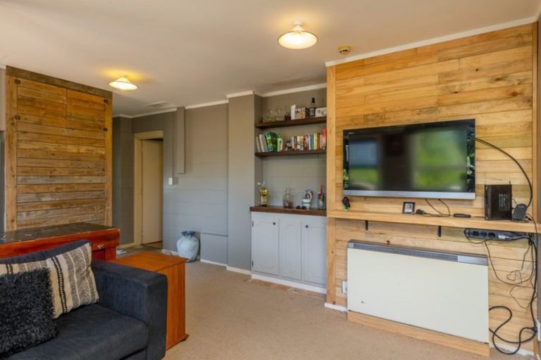 Photo of property in 19 Broadway, Picton, 7220