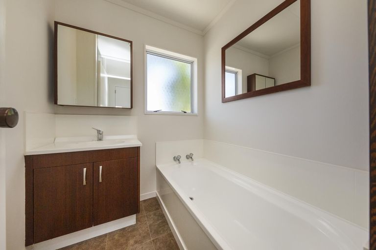 Photo of property in 19 Peppertree Glade, Kelvin Grove, Palmerston North, 4414