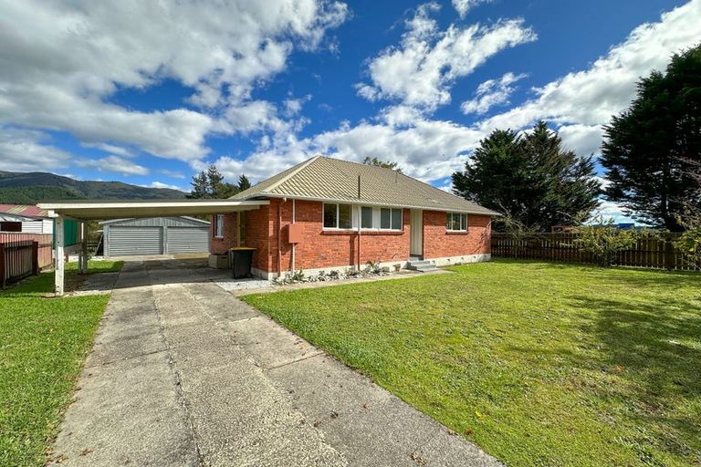 Photo of property in 6 Harwood Place, Upper Takaka, Takaka, 7183