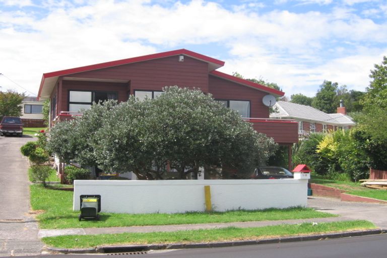 Photo of property in 1/17 College Road, Northcote, Auckland, 0627