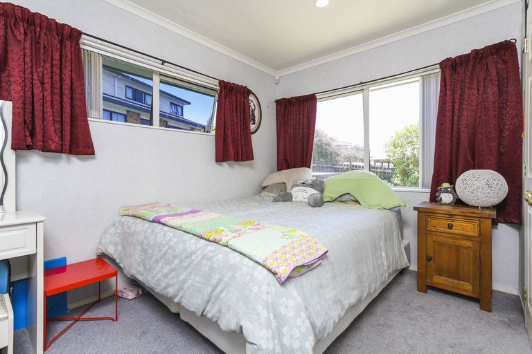 Photo of property in 62 Garton Drive, Massey, Auckland, 0614
