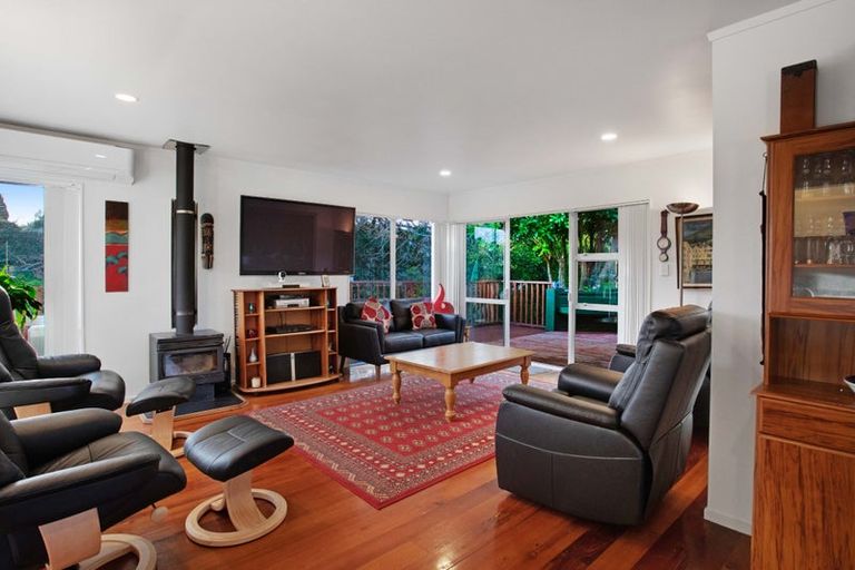 Photo of property in 23 Pinewood Grove, Botany Downs, Auckland, 2010