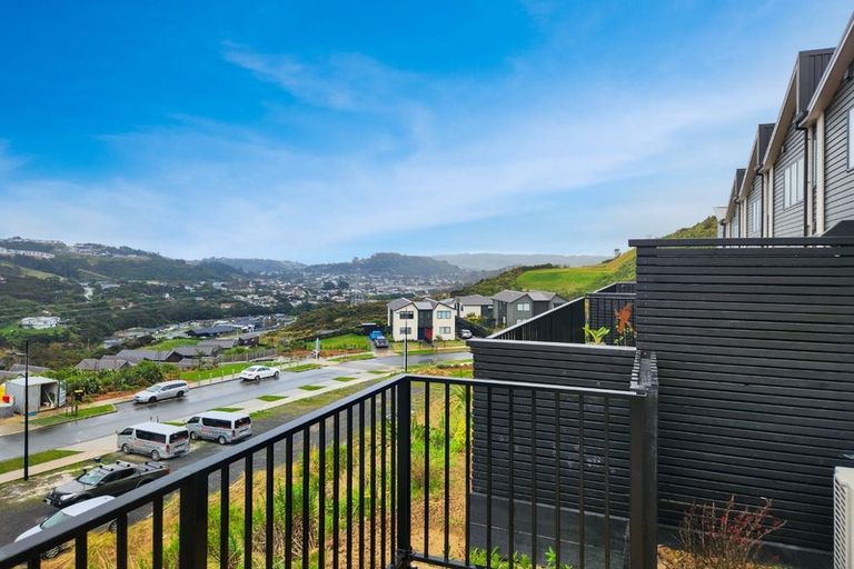 Photo of property in 44 Oakum Road, Whitby, Porirua, 5024