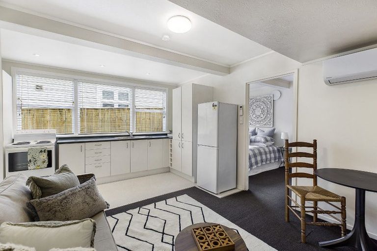 Photo of property in 14 Lerwick Terrace, Melrose, Wellington, 6023