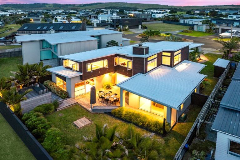 Photo of property in 11 Patiki Place, Omaha, 0986