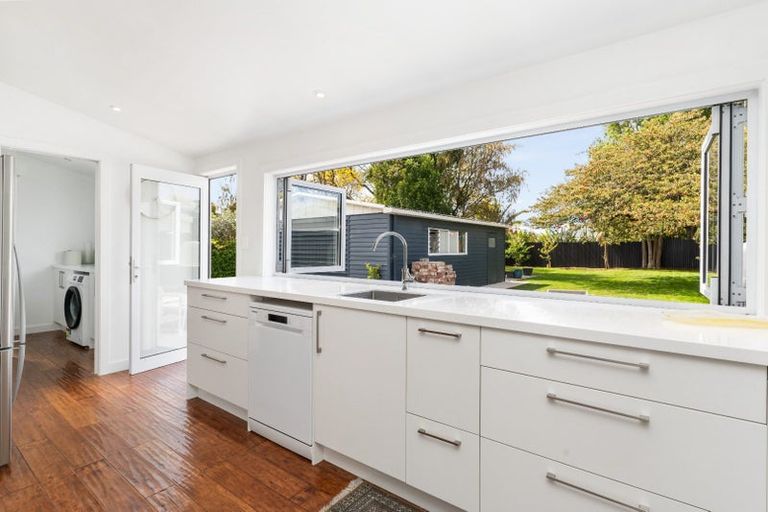 Photo of property in 8 Woodville Street, Edgeware, Christchurch, 8013