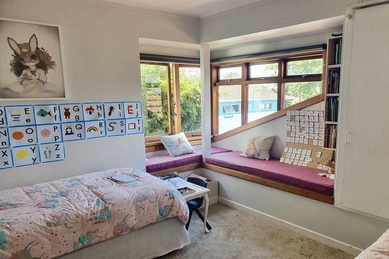 Photo of property in 107 Vauxhall Road, Narrow Neck, Auckland, 0624