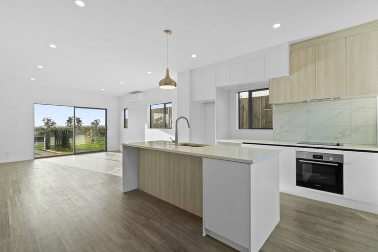 Photo of property in 62a Crestview Rise, Papakura, 2110