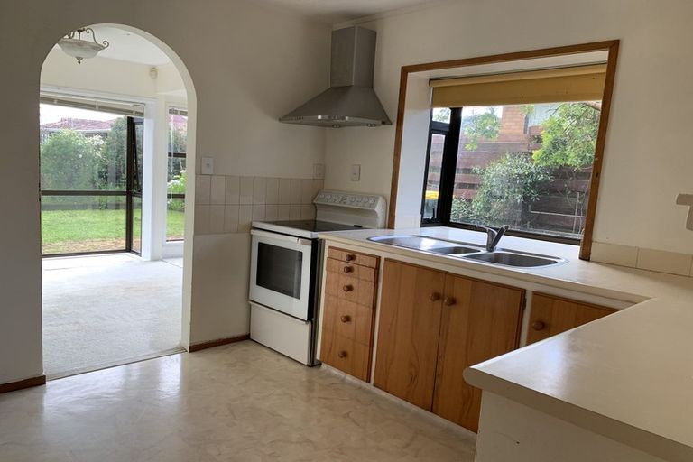 Photo of property in 2/14 Galloway Crescent, Farm Cove, Auckland, 2012