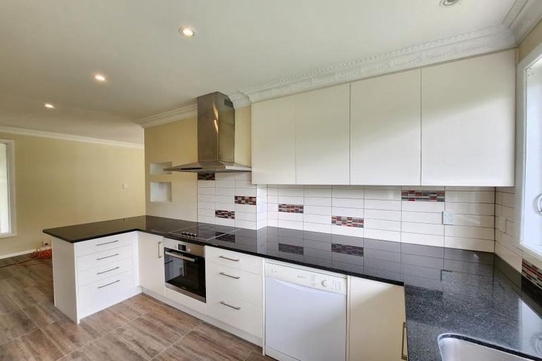 Photo of property in 23 Pinkerton Grove, Newlands, Wellington, 6037