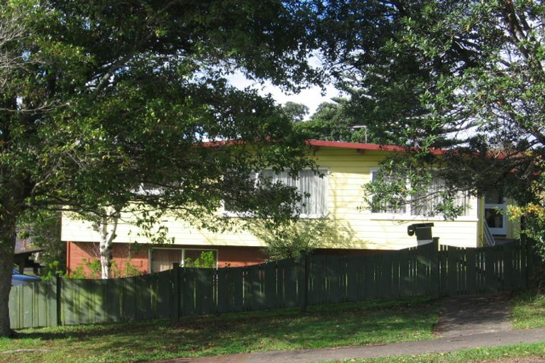 Photo of property in 1/2 Mayfair Crescent, Mairangi Bay, Auckland, 0630