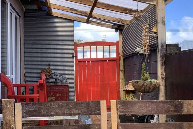 Photo of property in 319 Carrington Street, Vogeltown, New Plymouth, 4310