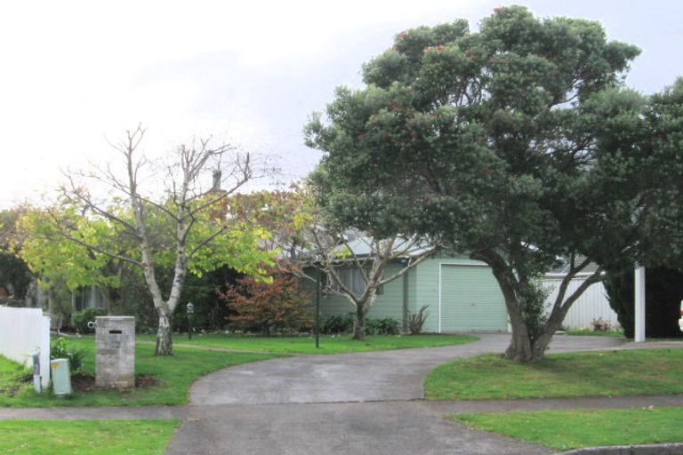 Photo of property in 52 Rewarewa Crescent, Waikanae, 5036