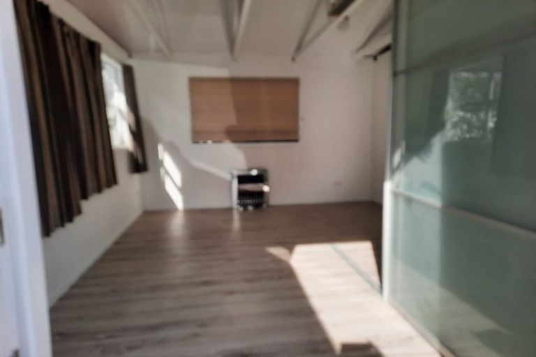 Photo of property in 321 Glenfield Road, Glenfield, Auckland, 0629