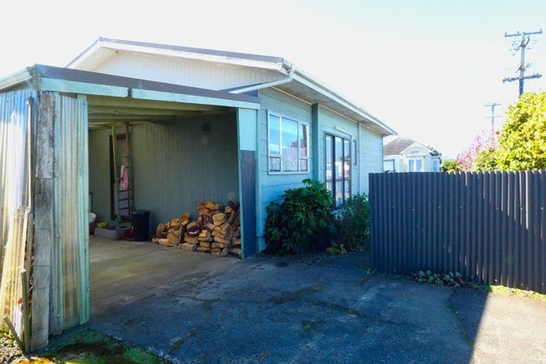 Photo of property in 106 Queen Street, Westport, 7825