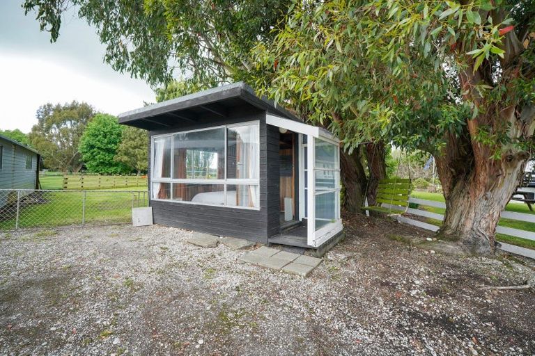 Photo of property in 339 Oteramika Road, Seaward Bush, Invercargill, 9871