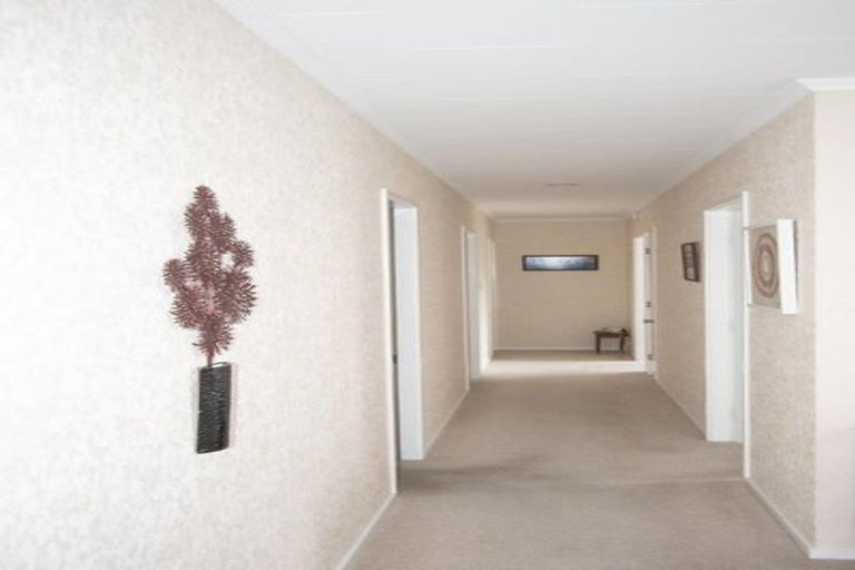 Photo of property in 6 Spicer Place, Tawa, Wellington, 5028