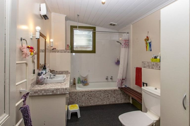 Photo of property in 79 Milton Road, Bluff Hill, Napier, 4110