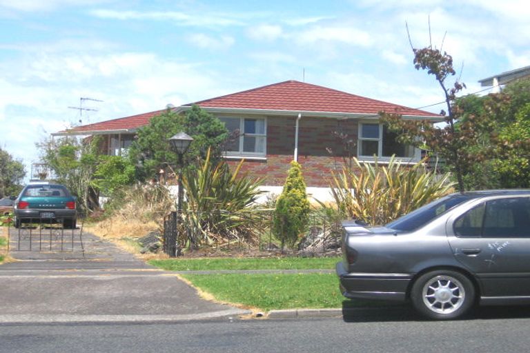 Photo of property in 50 Raleigh Road, Northcote, Auckland, 0627