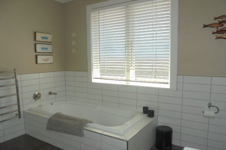 Photo of property in 104 Avenue Road, Greenmeadows, Napier, 4112