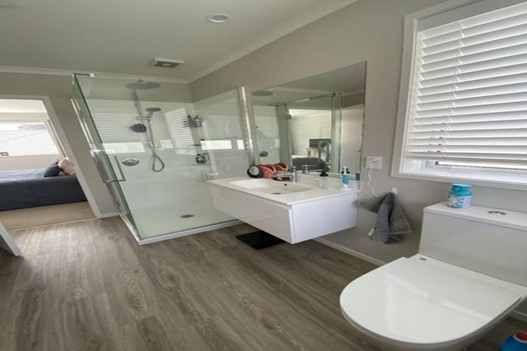 Photo of property in 28 Queen Street, Cambridge, 3434