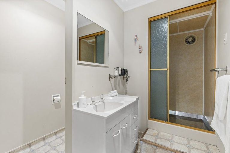 Photo of property in 8 Saint Annes Square, Tawa, Wellington, 5028