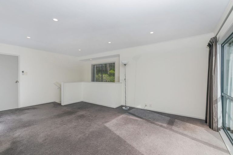 Photo of property in 1/52 Agincourt Street, Glenfield, Auckland, 0629