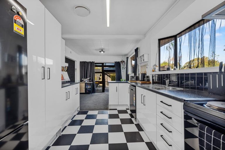 Photo of property in 12 Waratah Street, Avondale, Christchurch, 8061